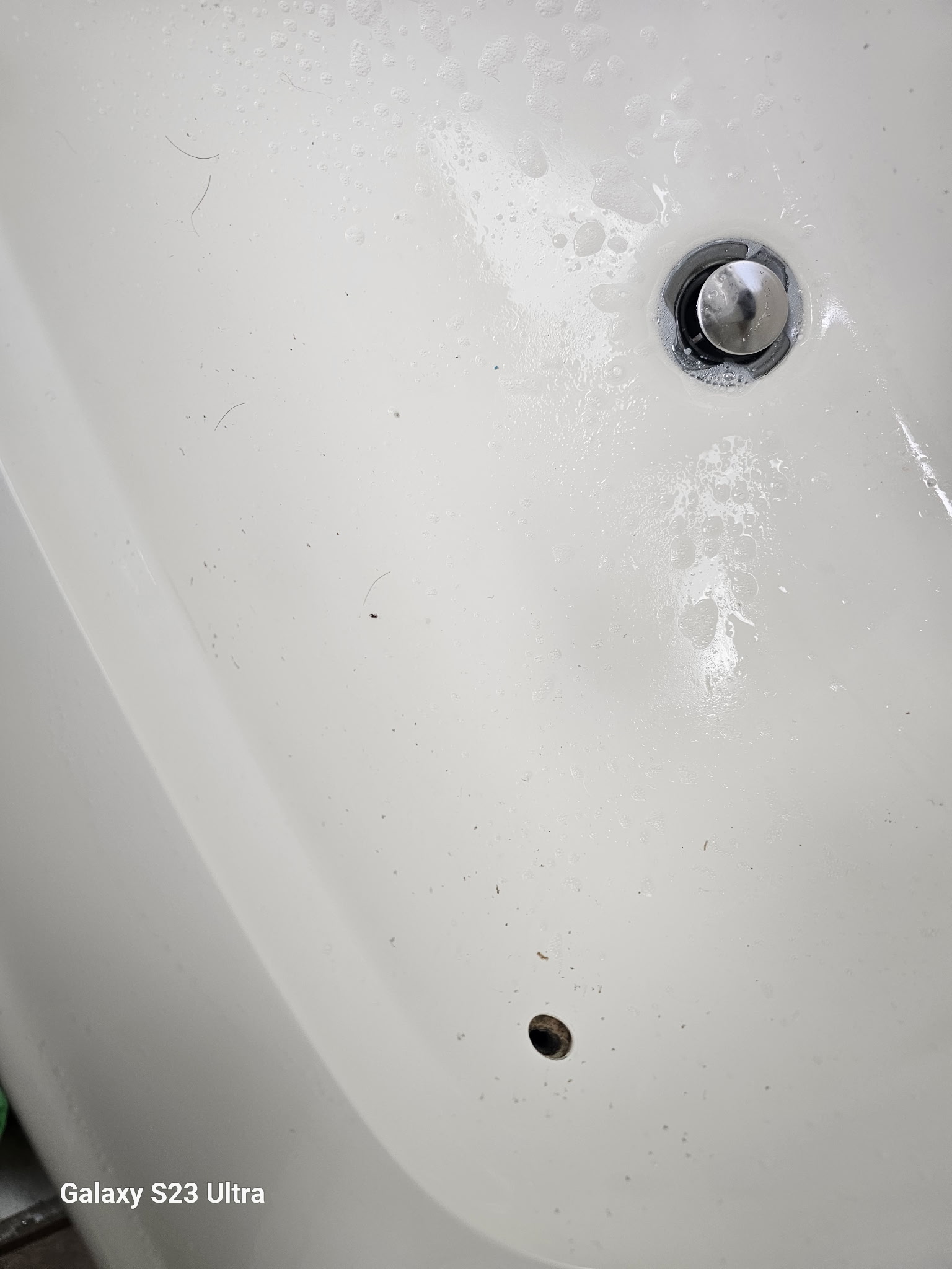 Bathtub surface before cleaning